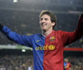 开云平台-赛道与球场的双重奏，F1年度争冠焦点战与湖人完胜新疆队的启示