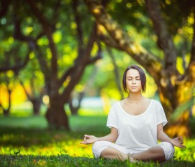 开云体育2026-富安健洋接管比赛！塞维利亚连续得分压制曼城，欧冠淘汰赛上演战术革命